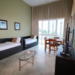Castle B17 Contemporary Condo With Pool, Beach Access And Free Parking